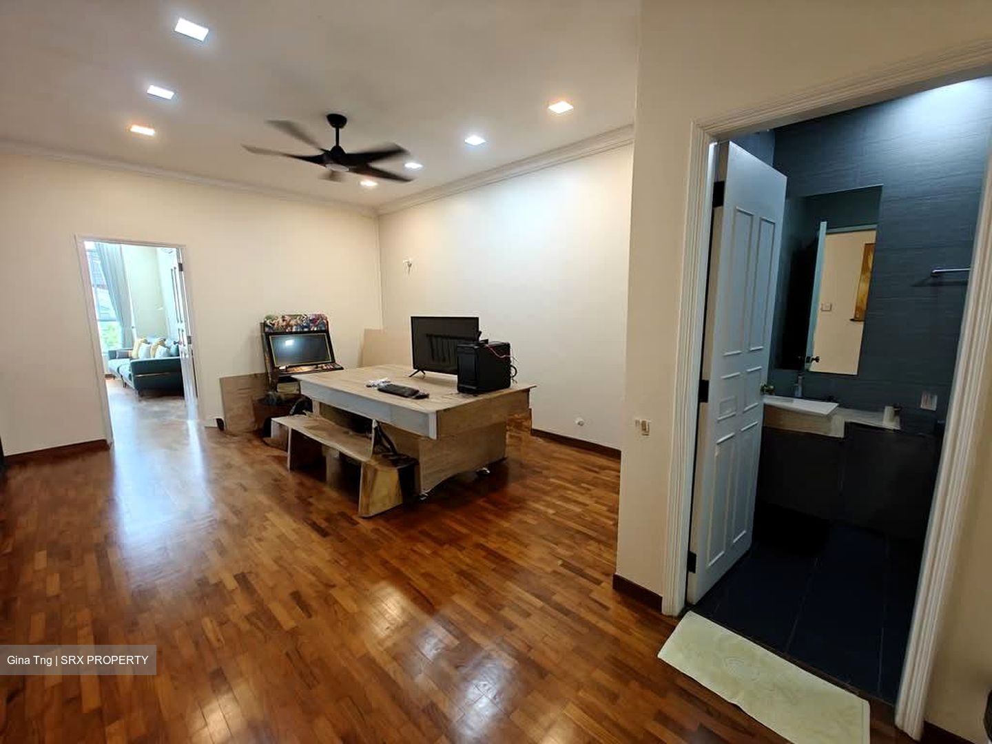 Eastwood Walk Gardens (D16), Terrace #565281761